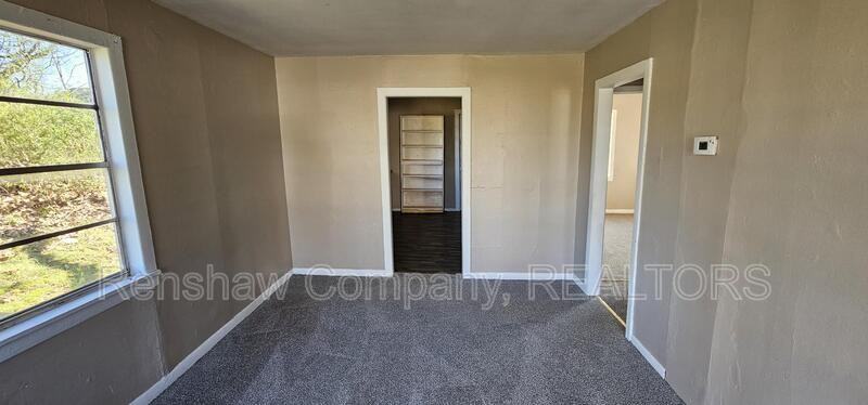 116 S Rucker Ave - Photo 3 of 11