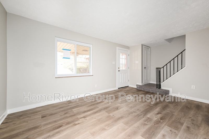 4936 Barberry St - Photo 3 of 16