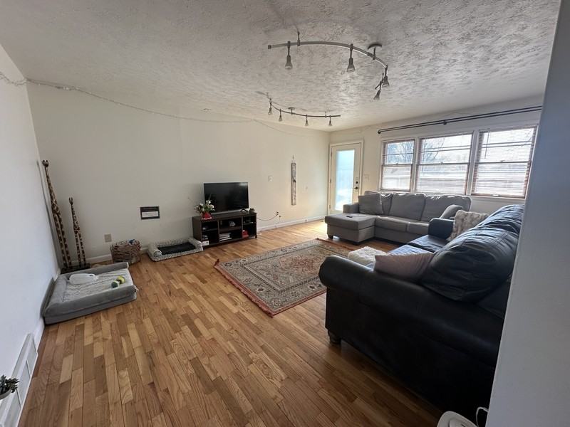 1826 W 21st Ter - Photo 3 of 12