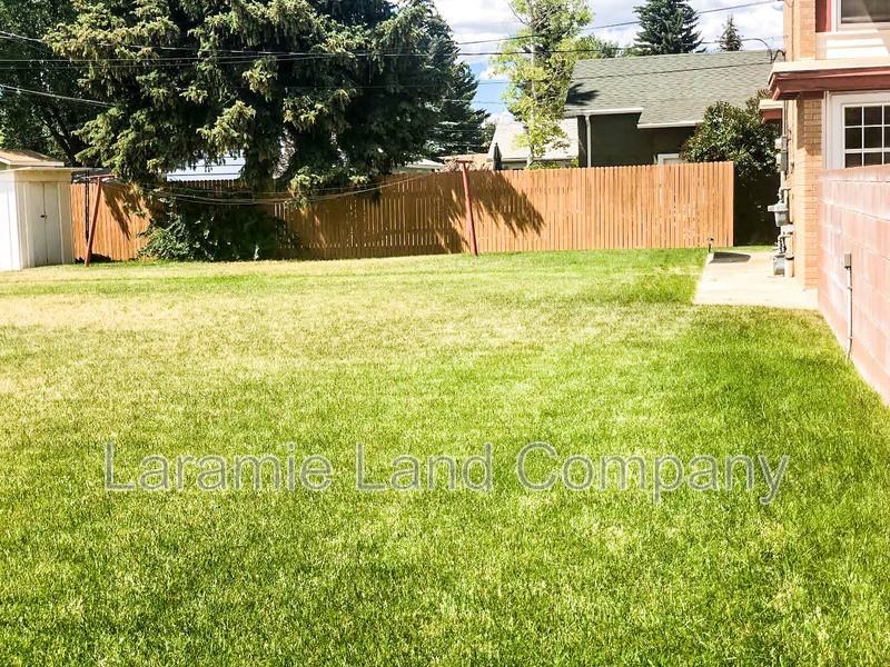 2215 Spring Creek Dr - Photo 2 of 7