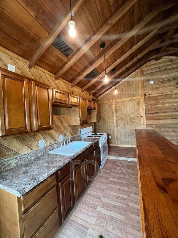 210 W 22nd St - Photo 5 of 11