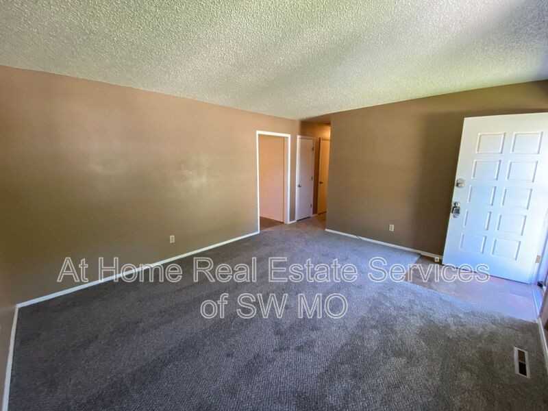 109 Aspen Cir - Photo 3 of 10