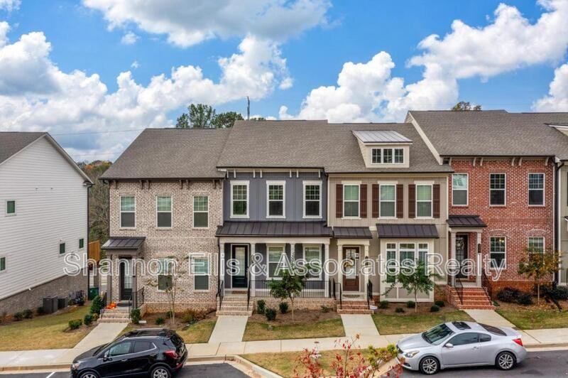 3285 Park Pointe Cir - Photo 2 of 50