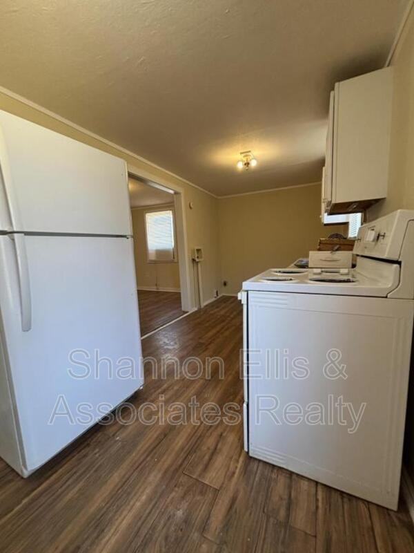 179 Church St - Photo 3 of 10