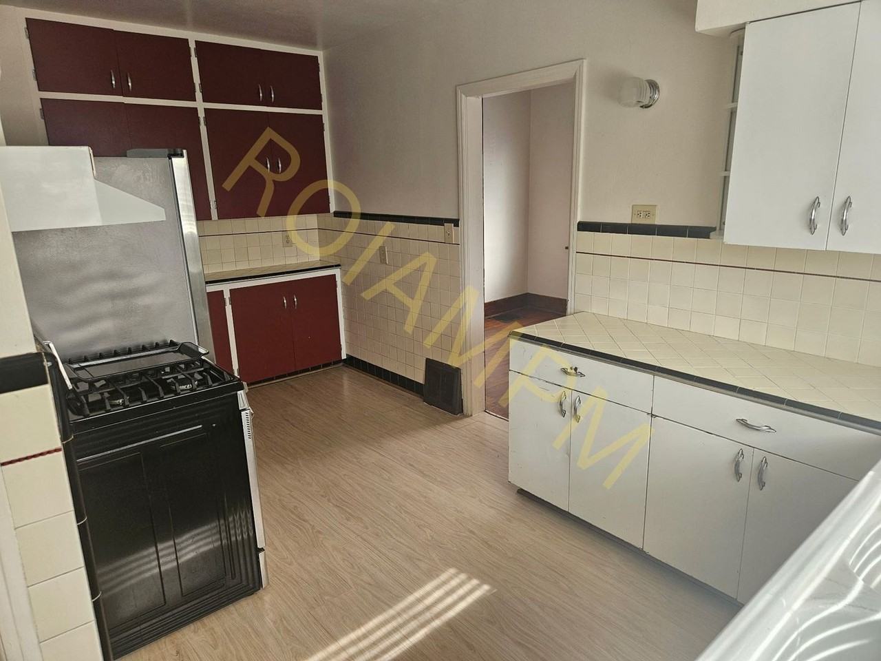 843 Main Ave W - Photo 6 of 8