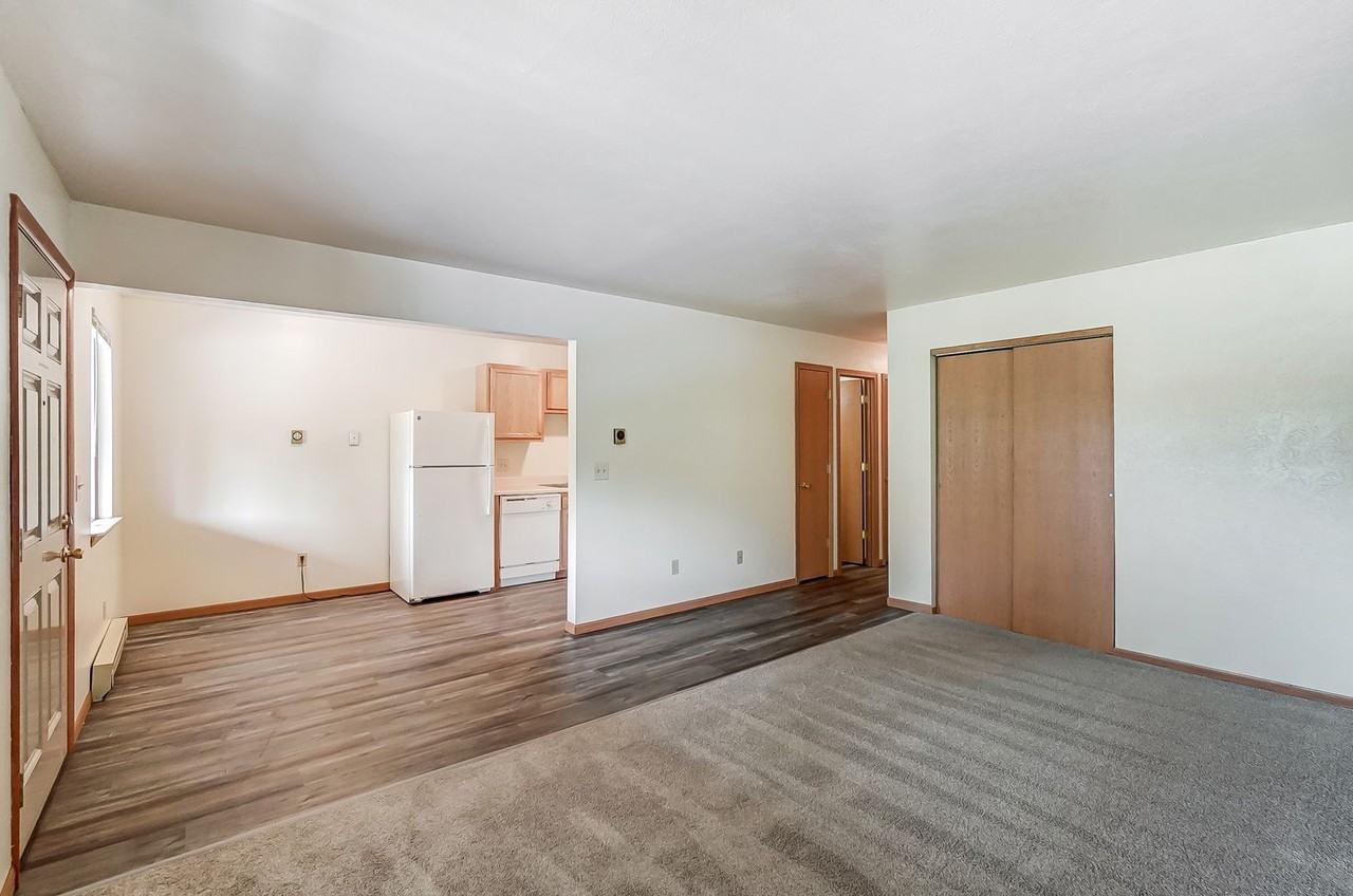 Evergreen Apartments - Photo 3 of 38