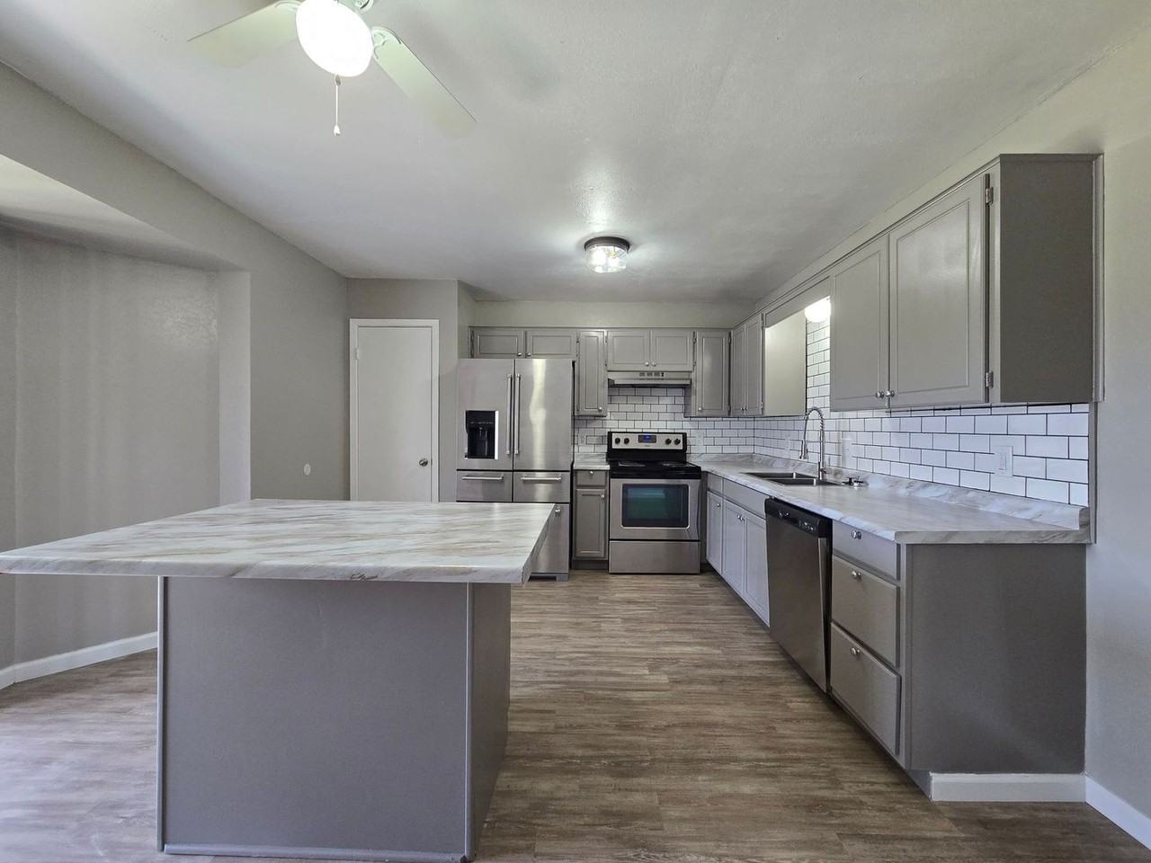 502 Carly Dr - Photo 4 of 24