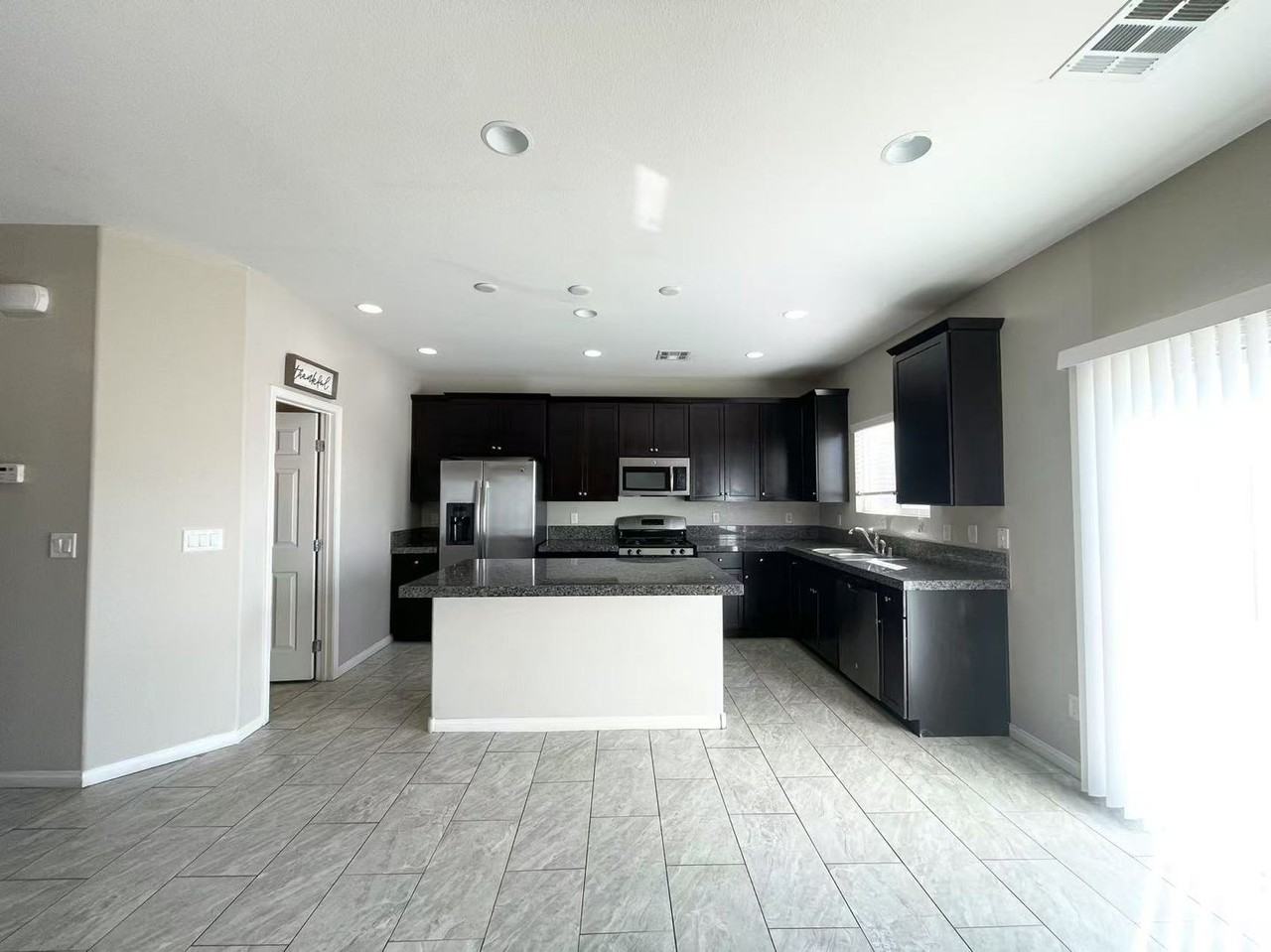 6415 Pochman Mesa St - Photo 4 of 22
