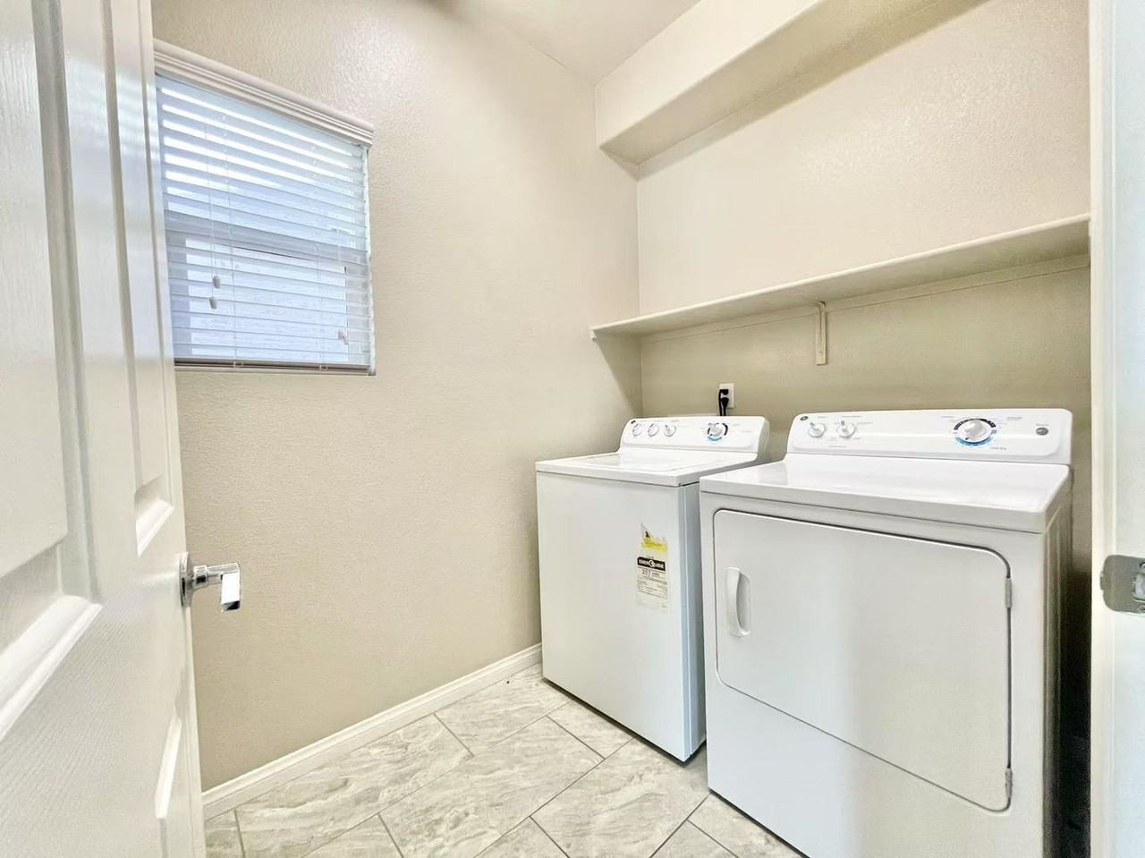 6415 Pochman Mesa St - Photo 6 of 22