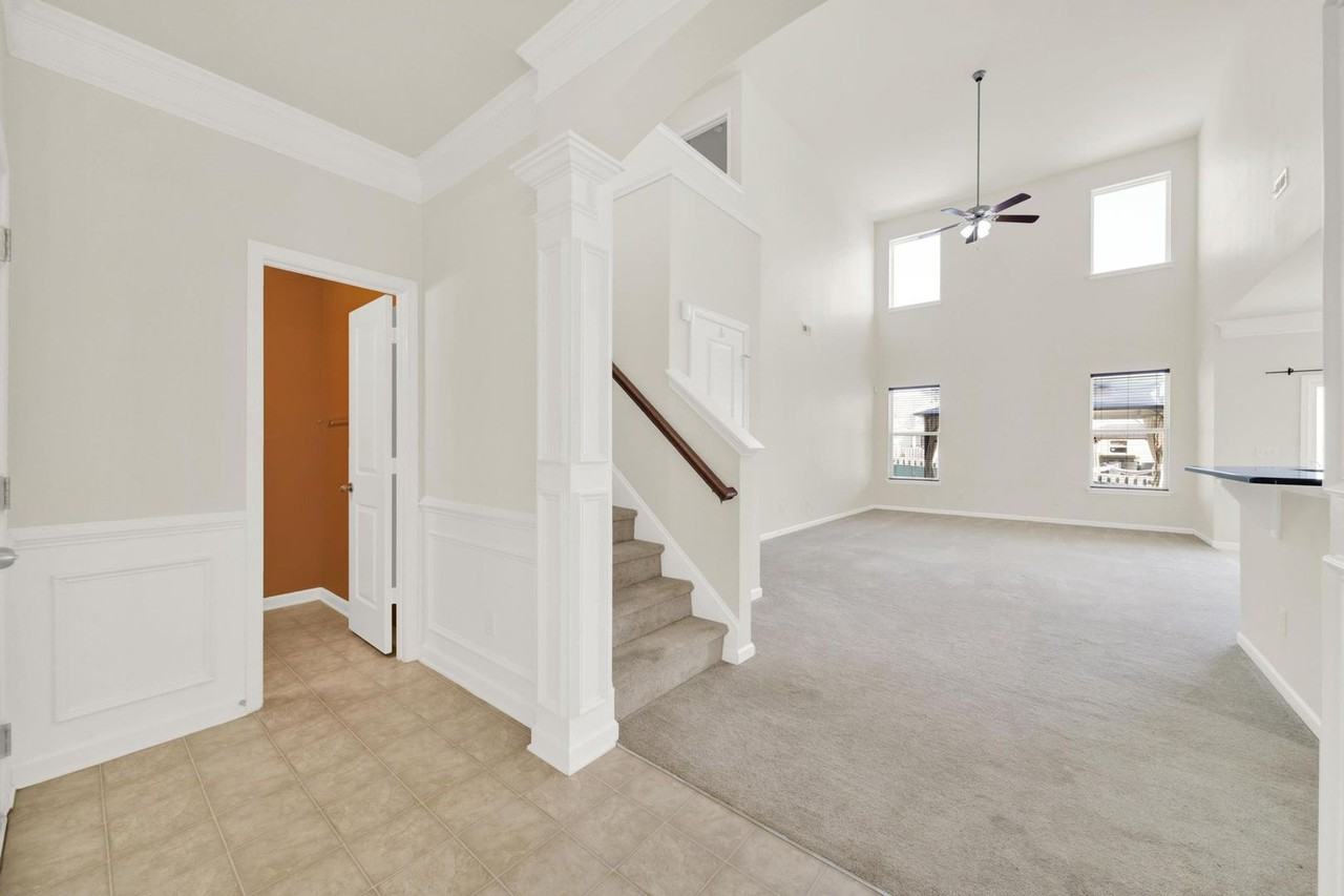 6128 Kilchurn Dr - Photo 2 of 23