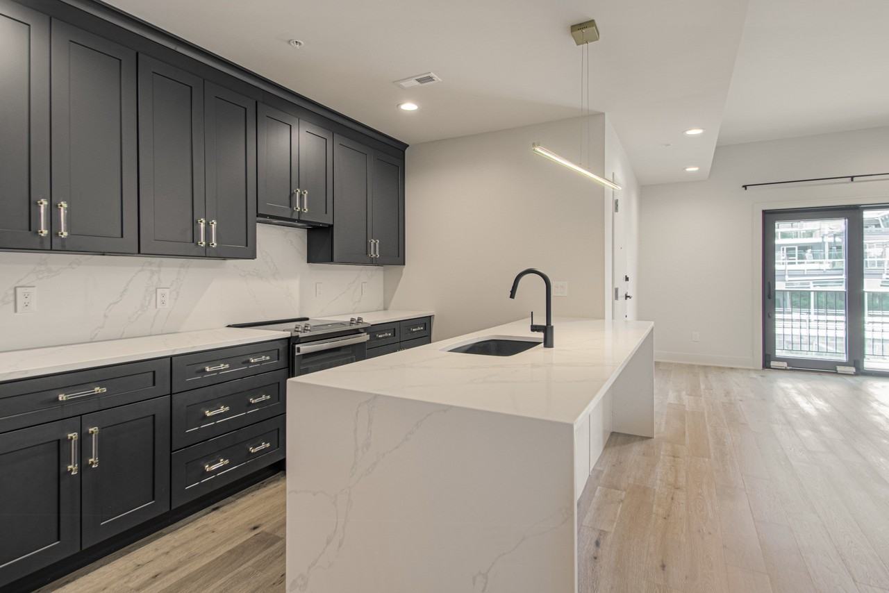 200 West Gregory Boulevard - Photo 2 of 25