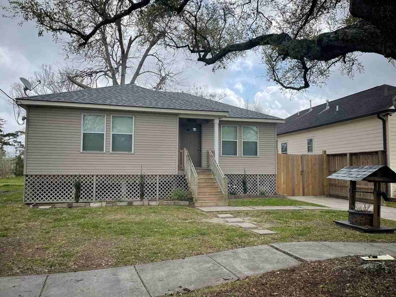 3013 Palmetto St - Photo 3 of 16