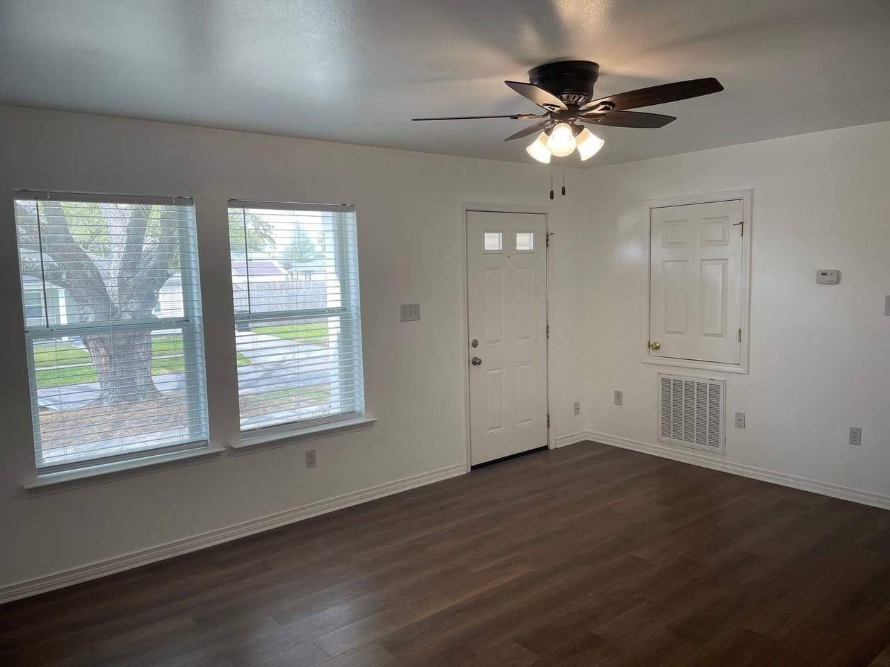 3013 Palmetto St - Photo 4 of 16