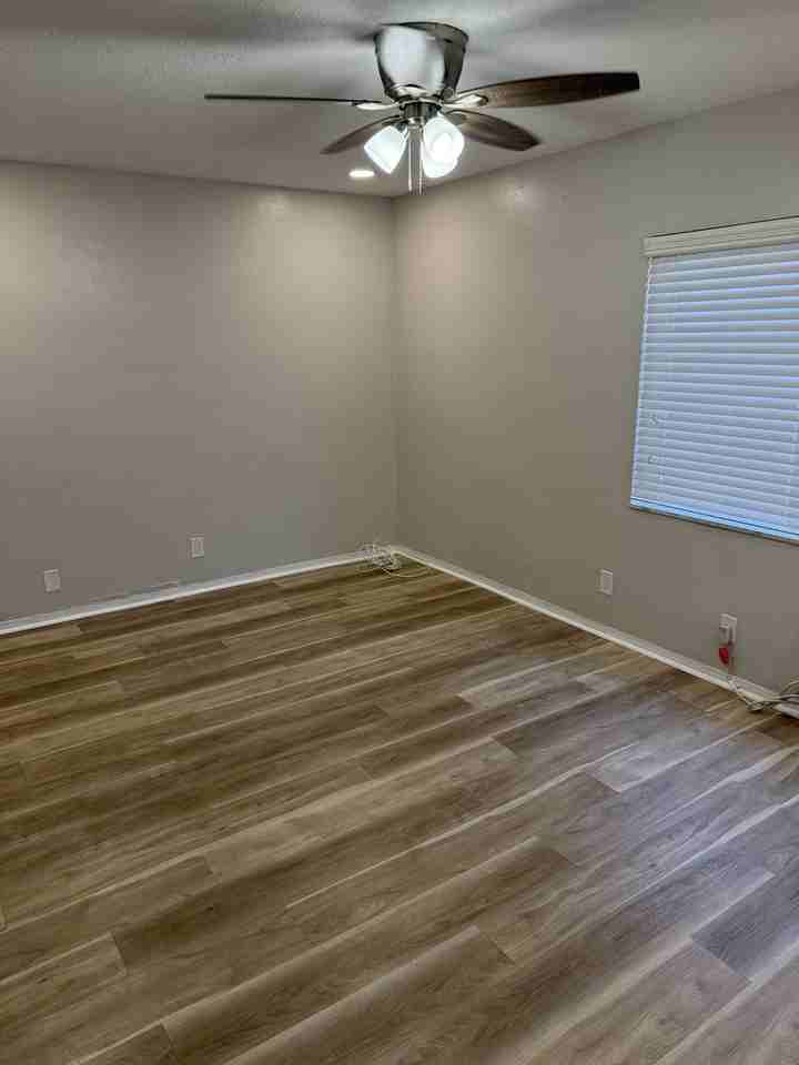 800 NE 14TH PL - Photo 2 of 7