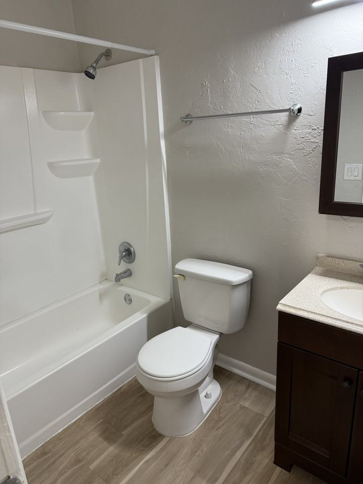 800 NE 14TH PL - Photo 6 of 7