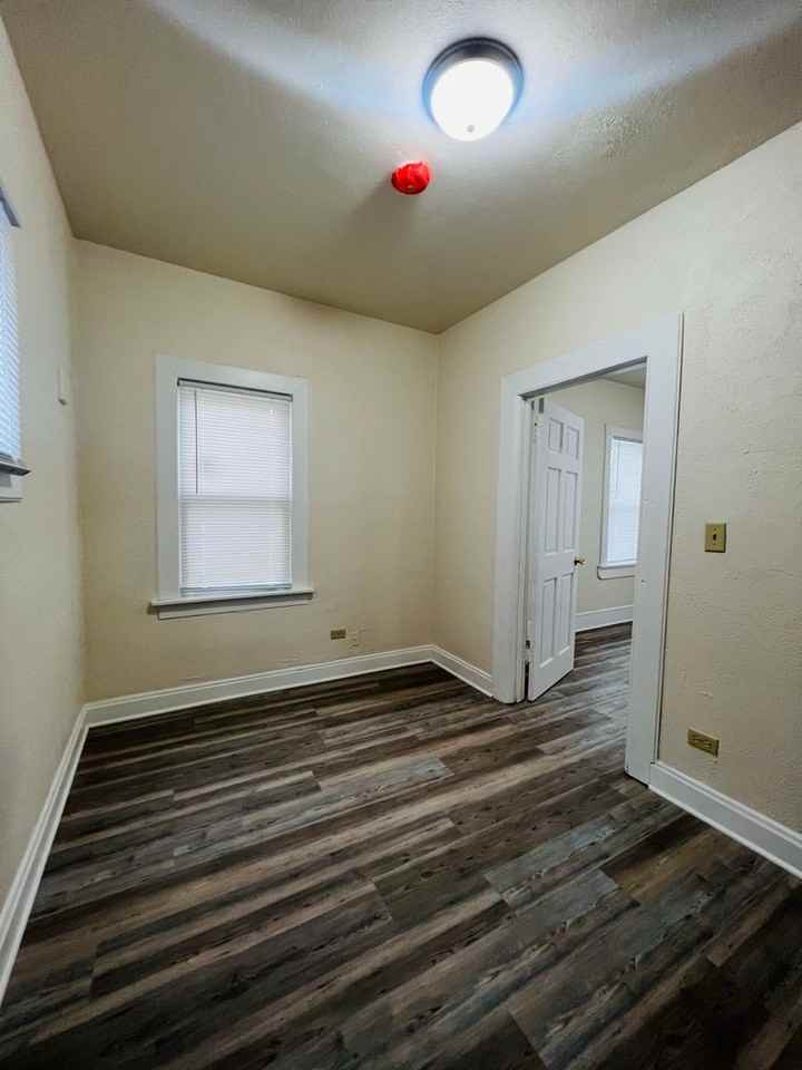 5222 32nd Ave - Photo 3 of 22
