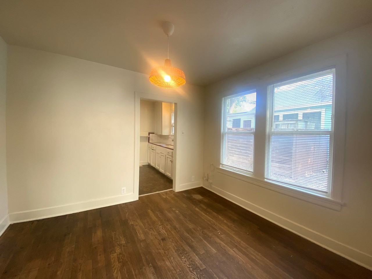 4910 Avenue H - Photo 6 of 28