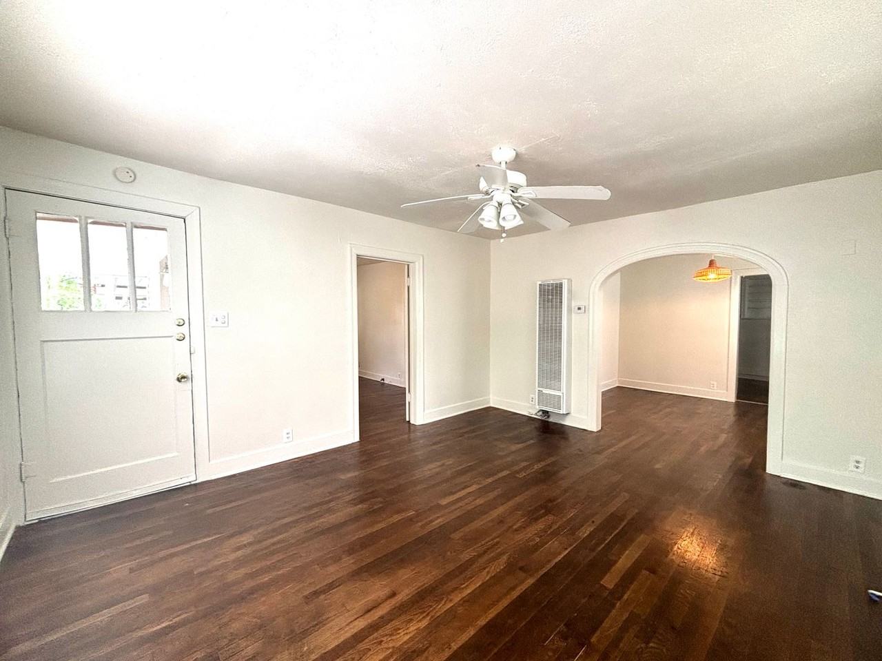 4910 Avenue H - Photo 4 of 28