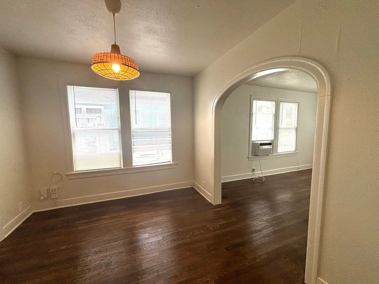 4910 Avenue H - Photo 5 of 28