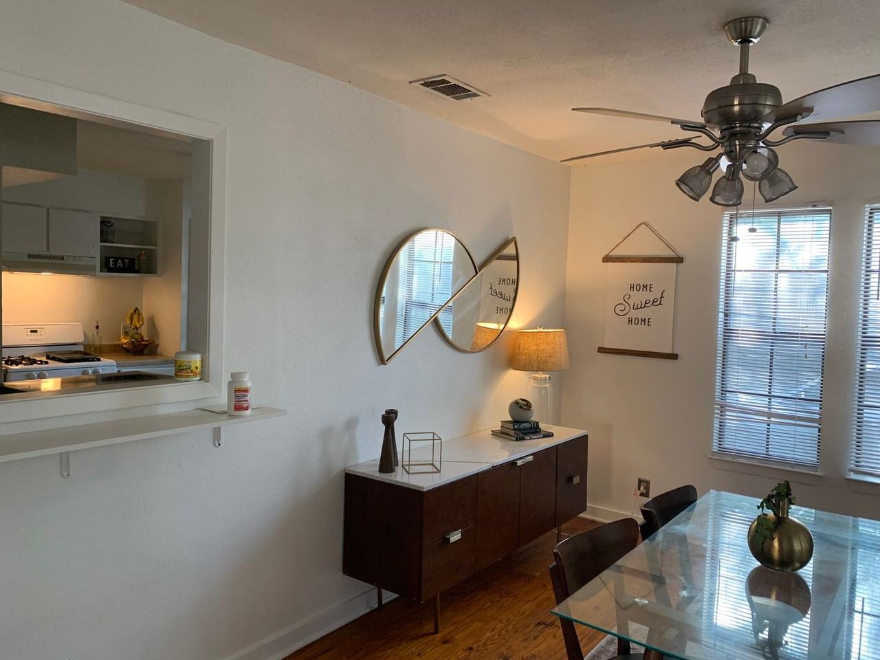 1610 W 10th St - Photo 2 of 26