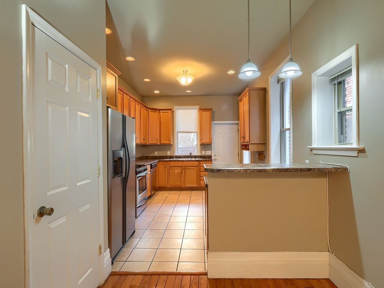 1917 Green St - Photo 7 of 39