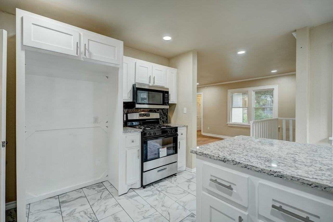 1134 N Brauer Ave - Photo 3 of 16