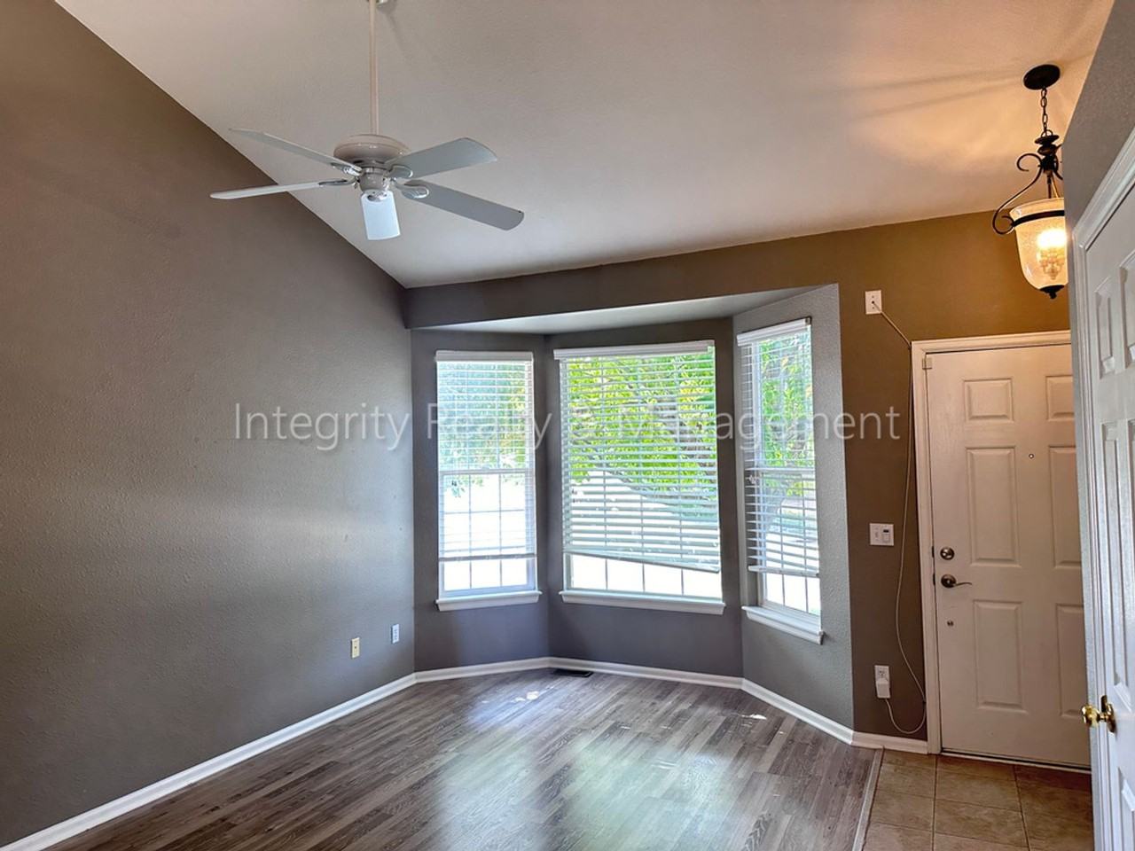 1041 Laurenwood Ln - Photo 6 of 50