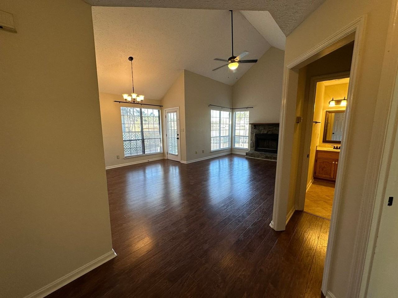 110 Island Blvd - Photo 5 of 20