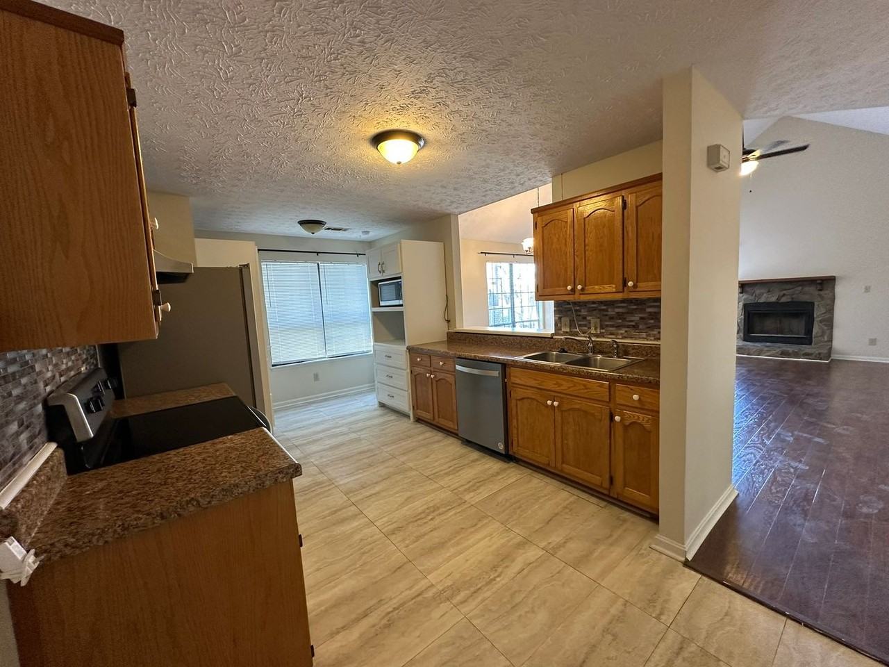 110 Island Blvd - Photo 6 of 20