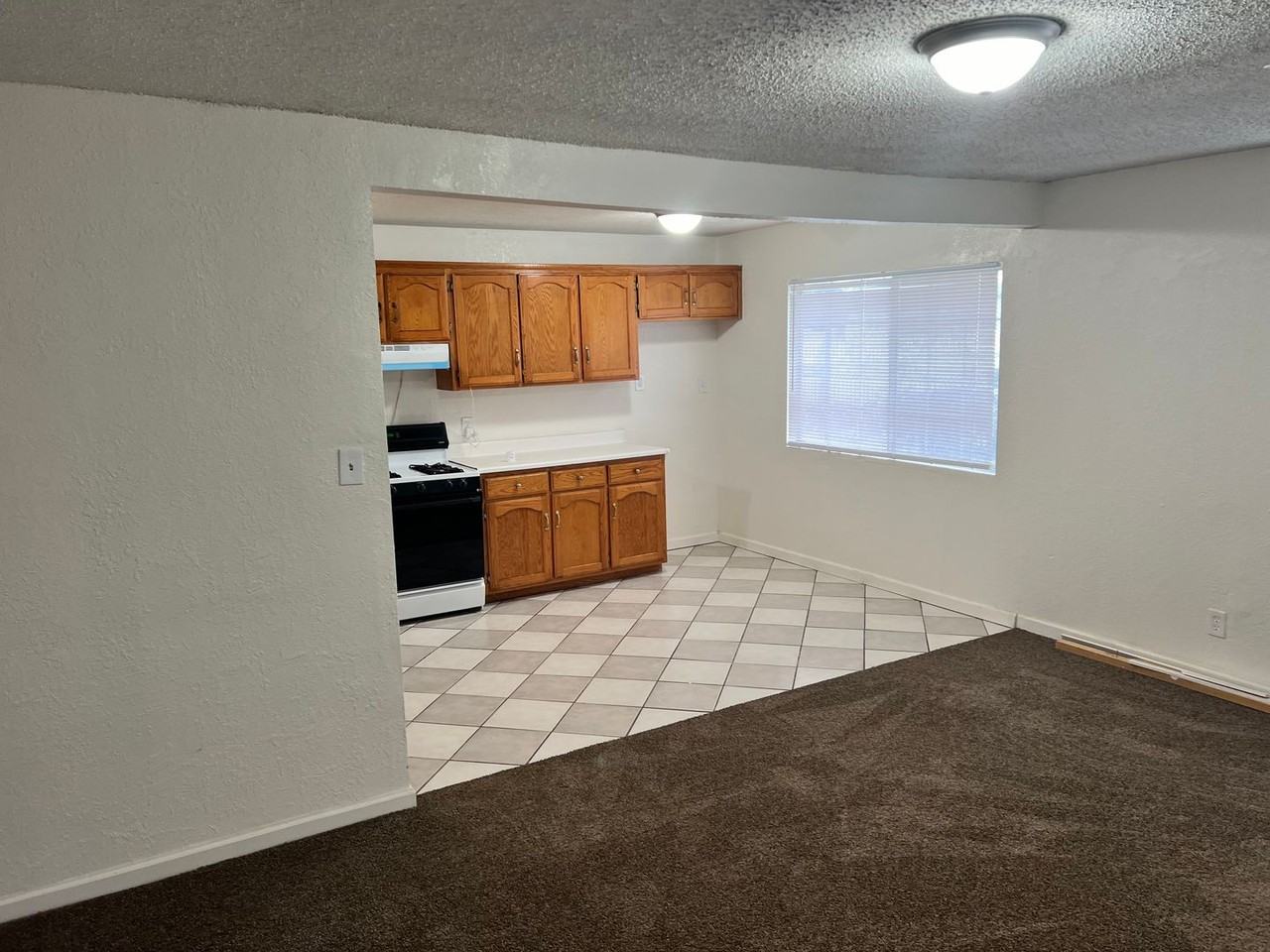 8401 Lexington Ave - Photo 3 of 11