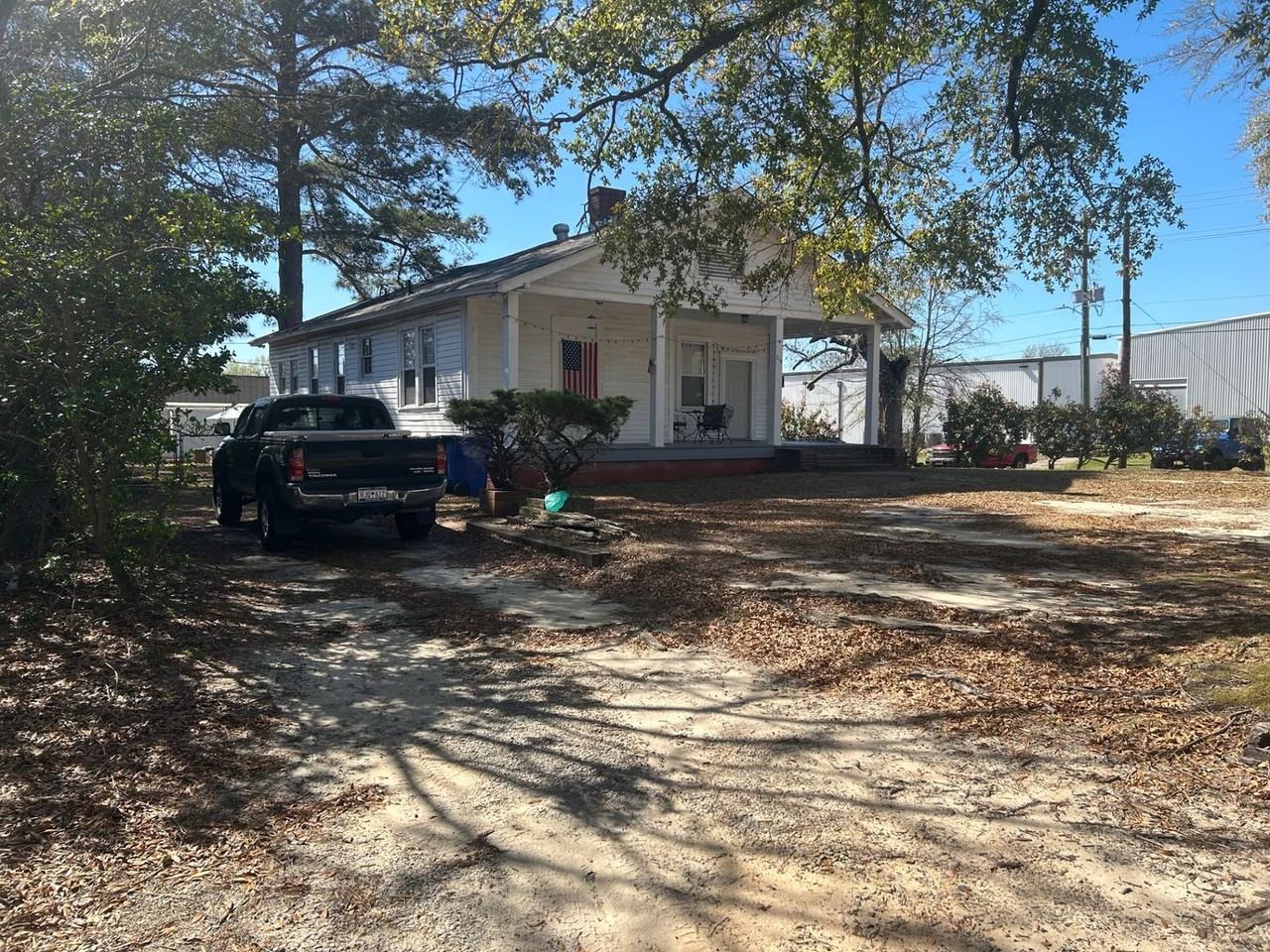 219 Gadsden Street - Photo 7 of 38