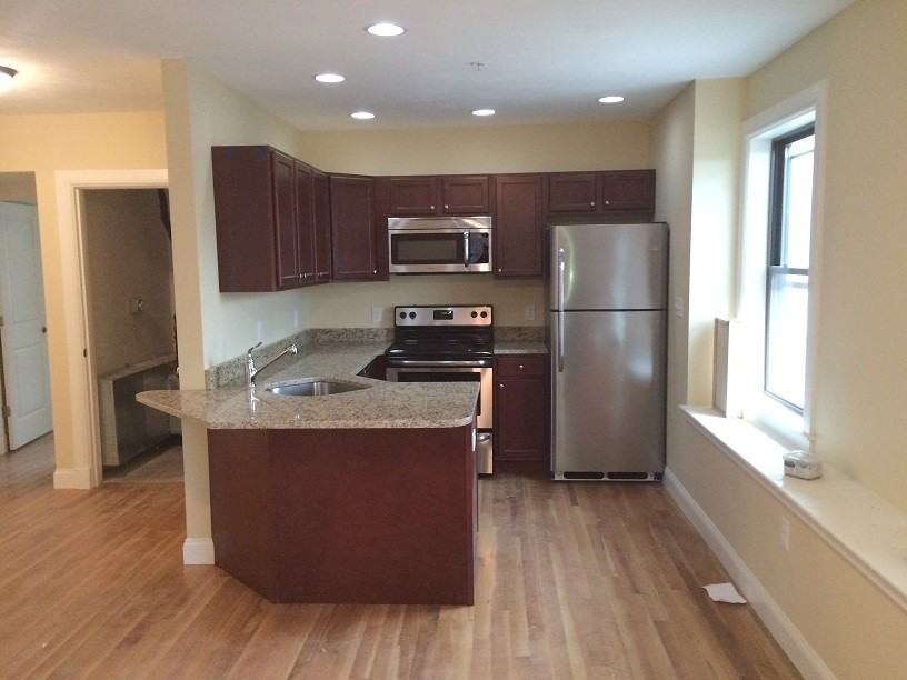 Moore Street Apartments - Photo 2 of 16