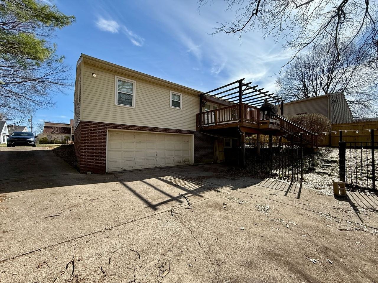 1104 Spring Run Rd - Photo 2 of 20