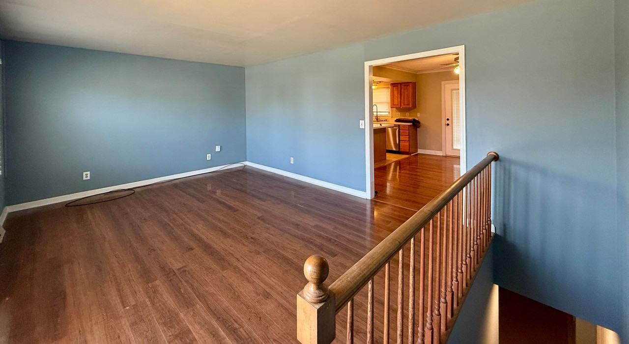 1104 Spring Run Rd - Photo 4 of 20