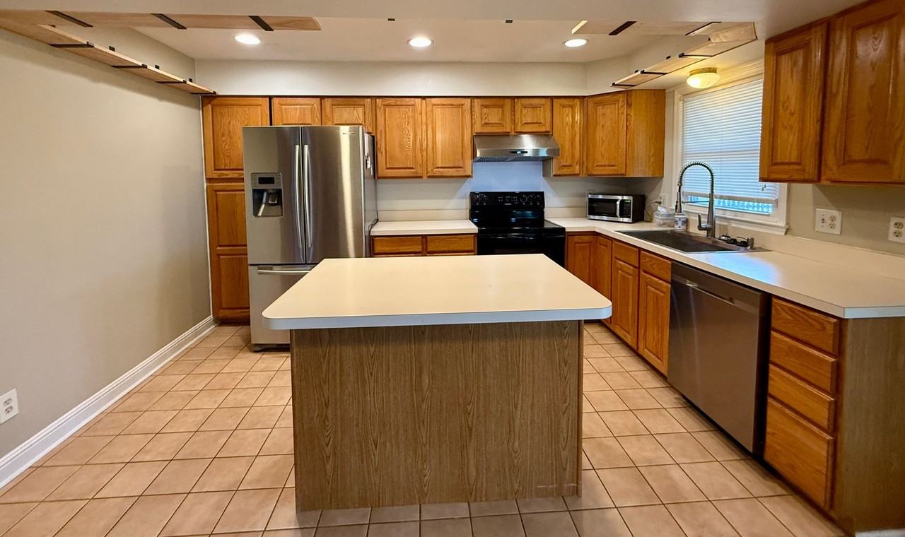 1104 Spring Run Rd - Photo 5 of 20