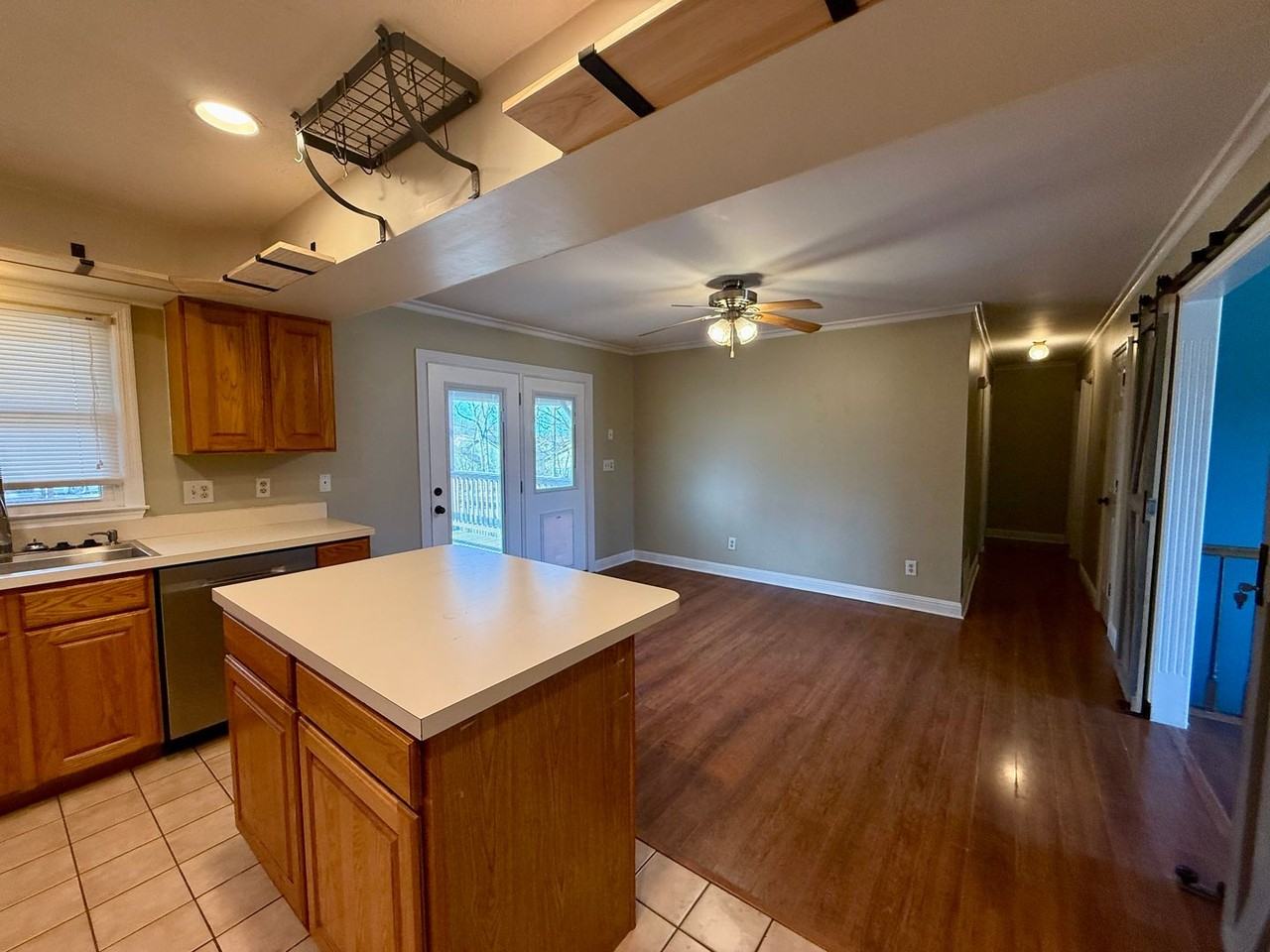 1104 Spring Run Rd - Photo 7 of 20