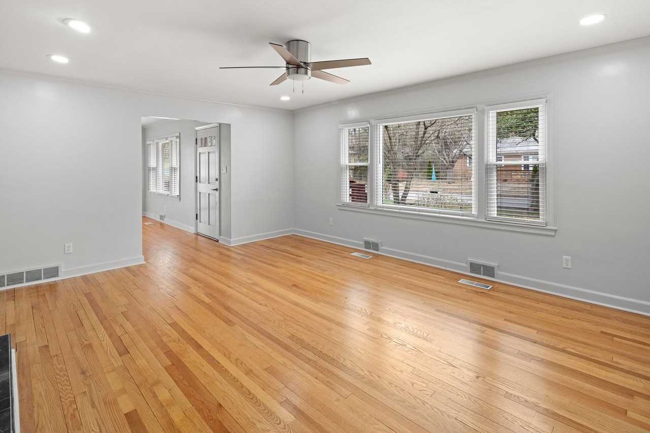 295 White Pine Dr - Photo 3 of 32