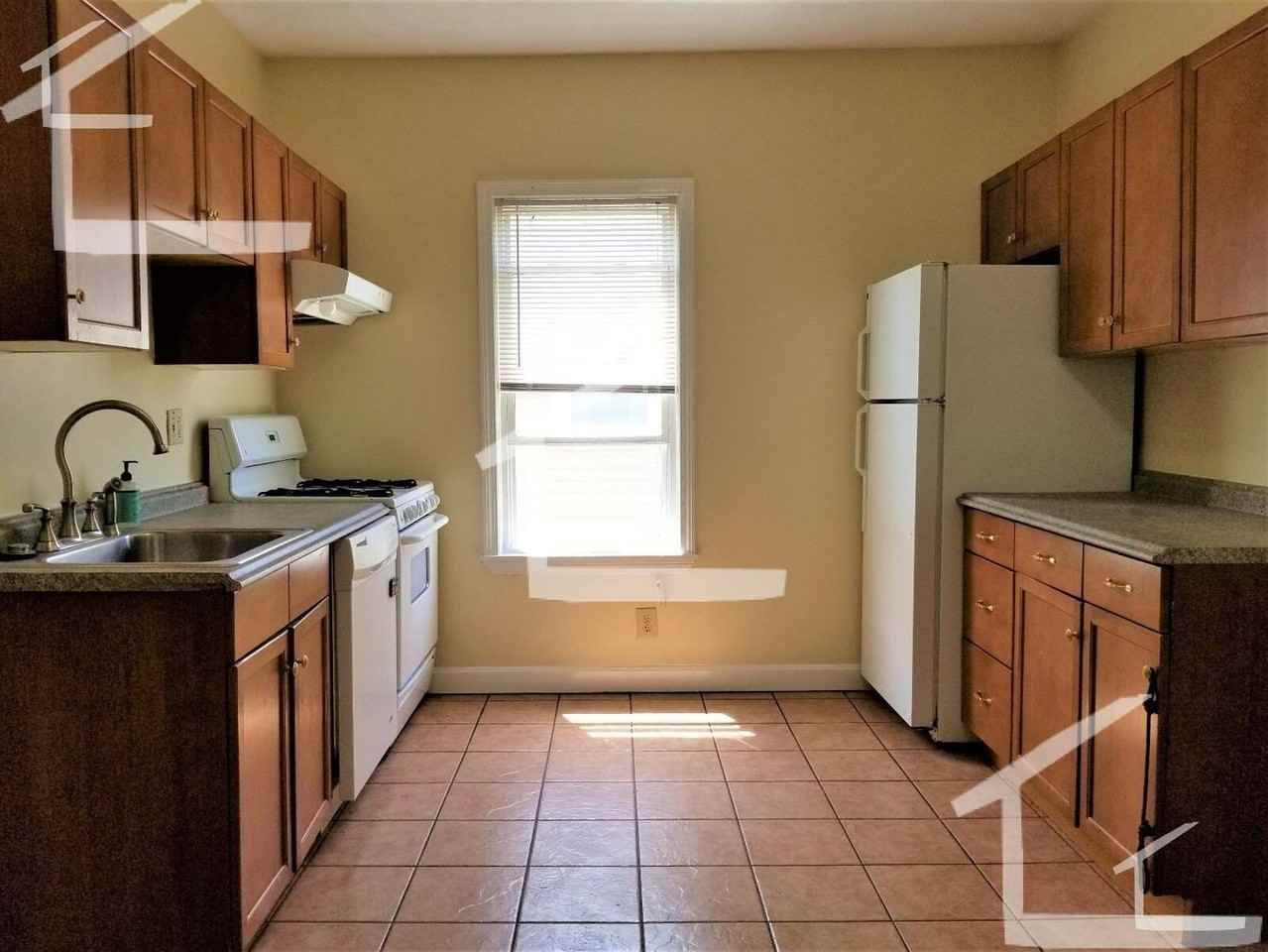 36 Pratt St - Photo 2 of 14