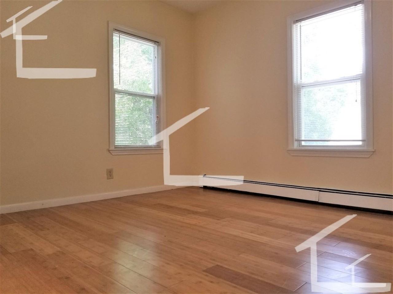 36 Pratt St - Photo 4 of 14