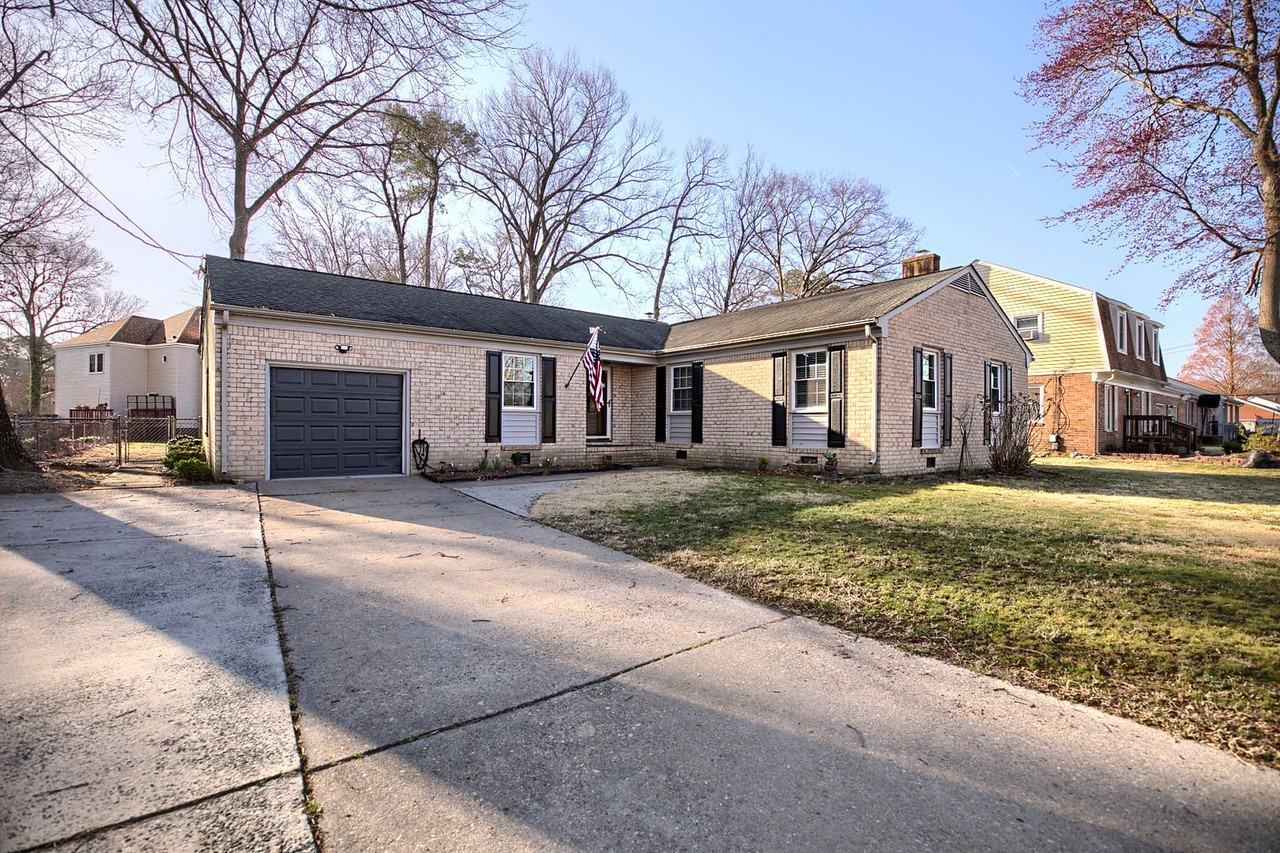 104 Peirsey Pl - Photo 2 of 27