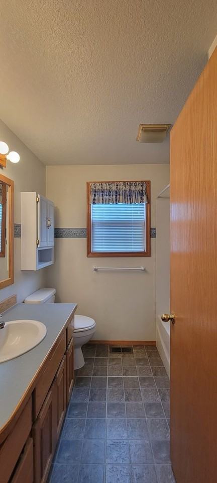 1583 Sw James St - Photo 7 of 12