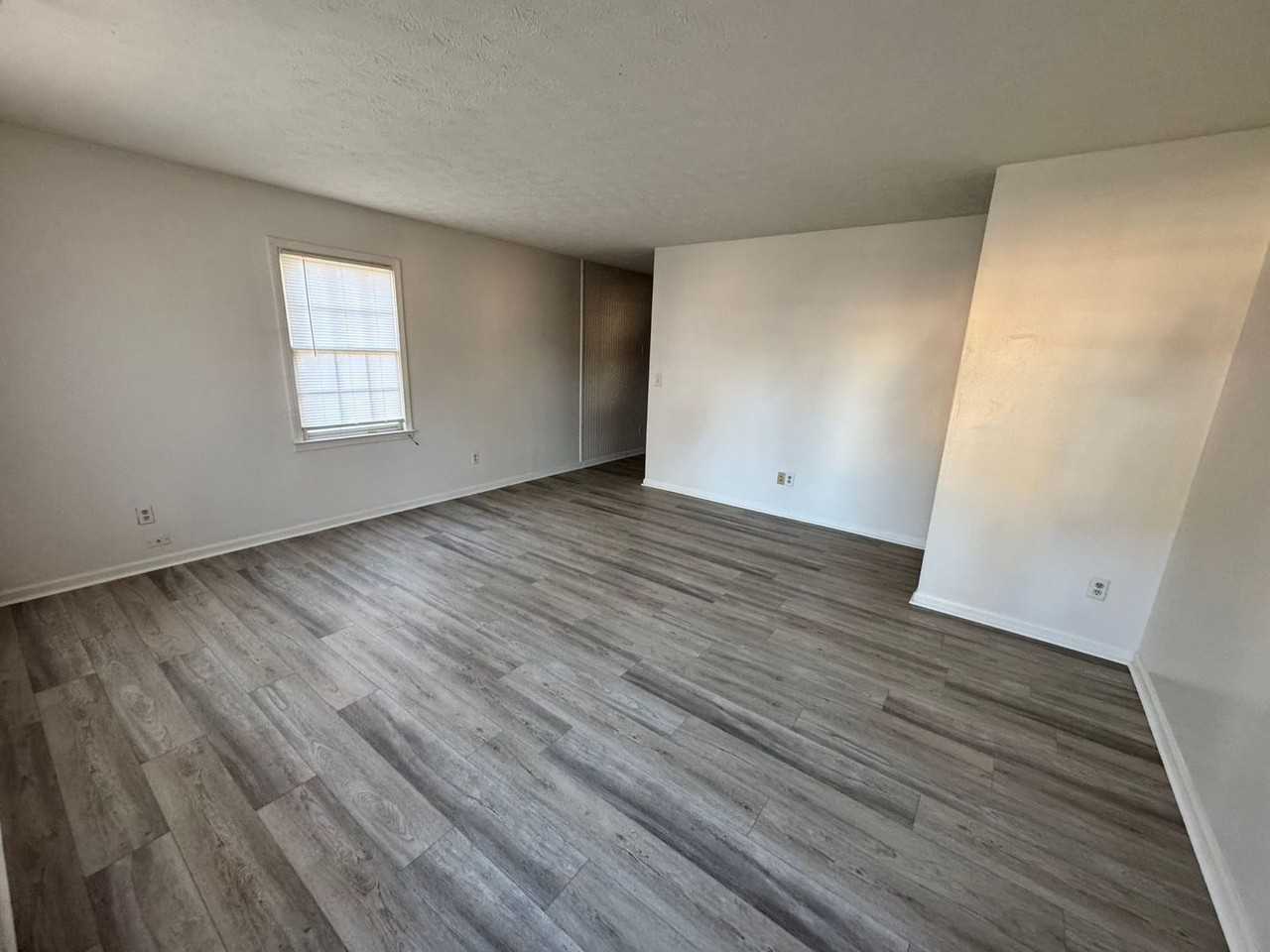 573 Downing St - Photo 2 of 14