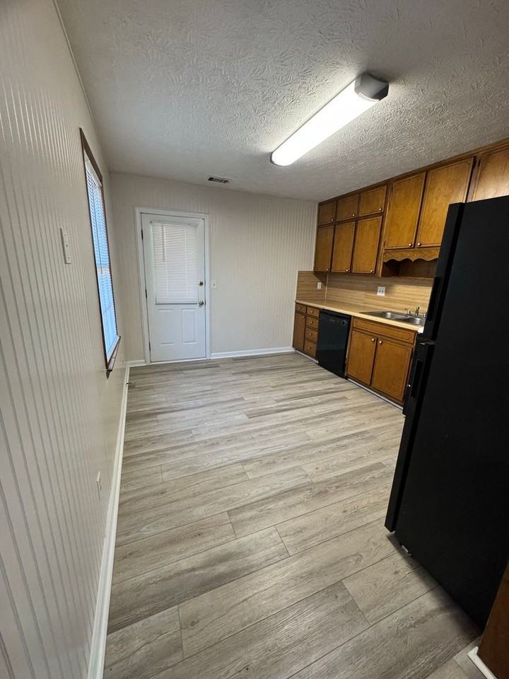 573 Downing St - Photo 4 of 14