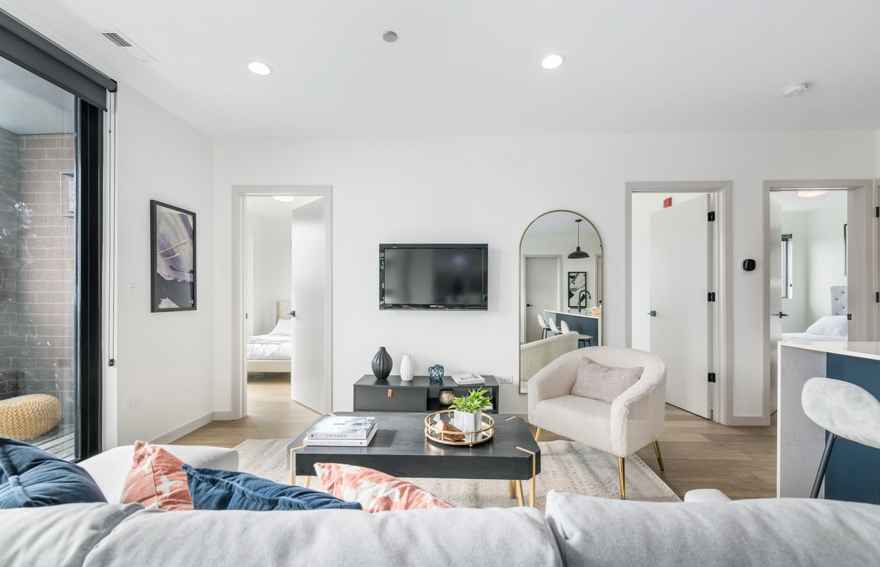 516 Arlington Place - Photo 3 of 32