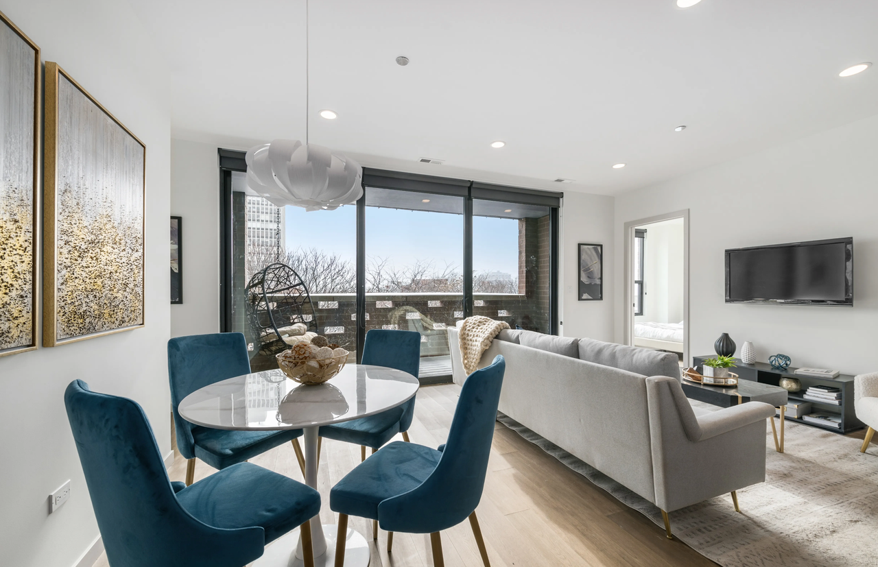 516 Arlington Place - Photo 5 of 32