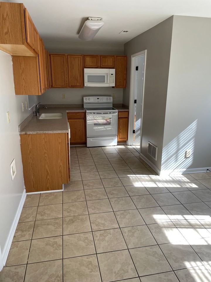 140 Heather Ct - Photo 3 of 14