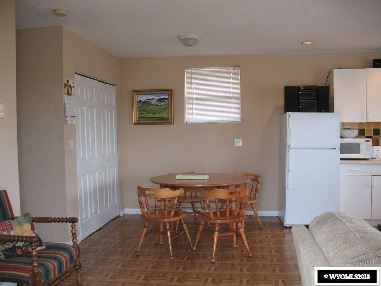 707 S River St - Photo 2 of 3