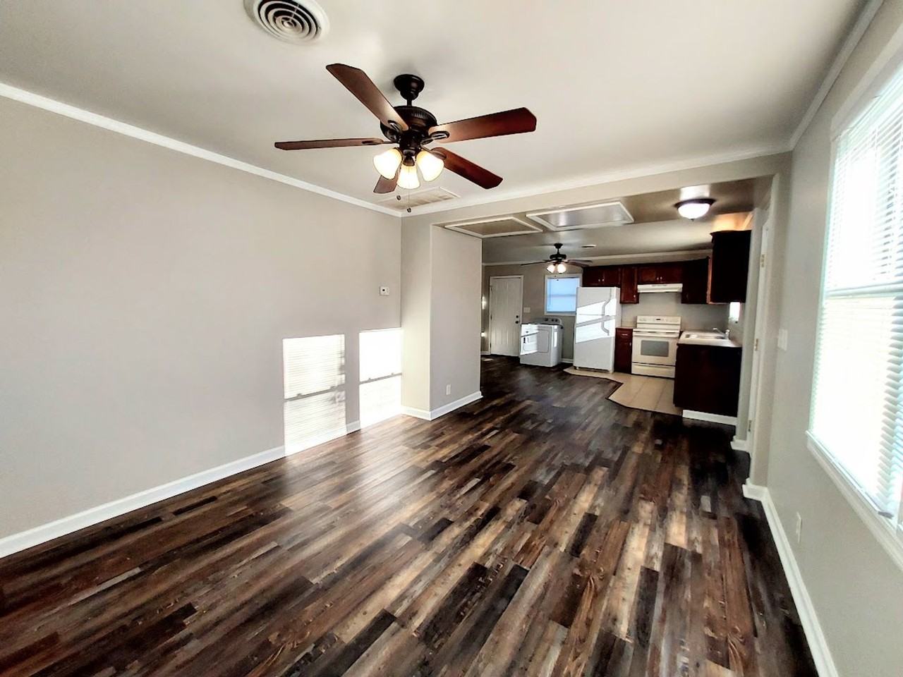 602 Tripp St - Photo 4 of 11
