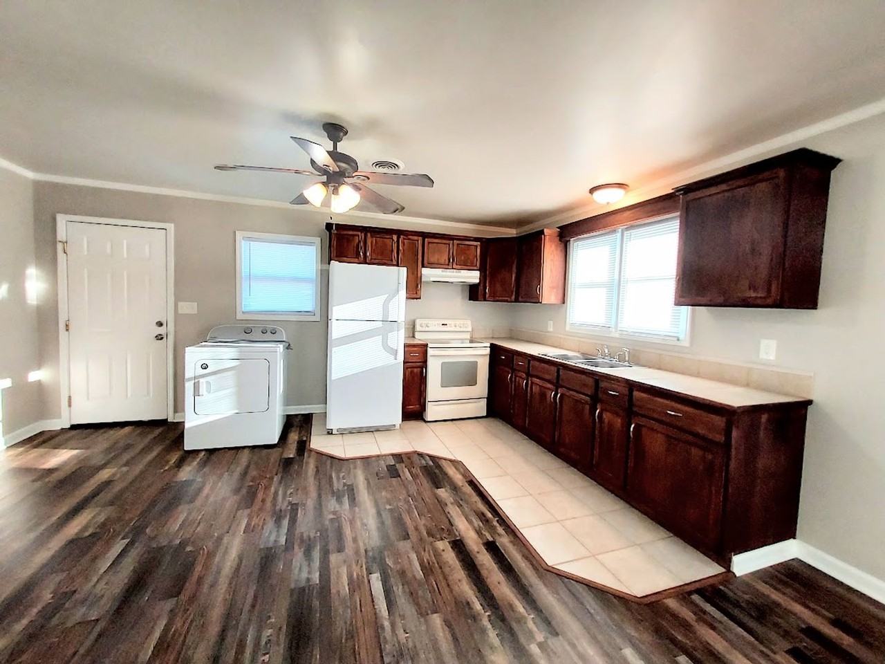 602 Tripp St - Photo 5 of 11