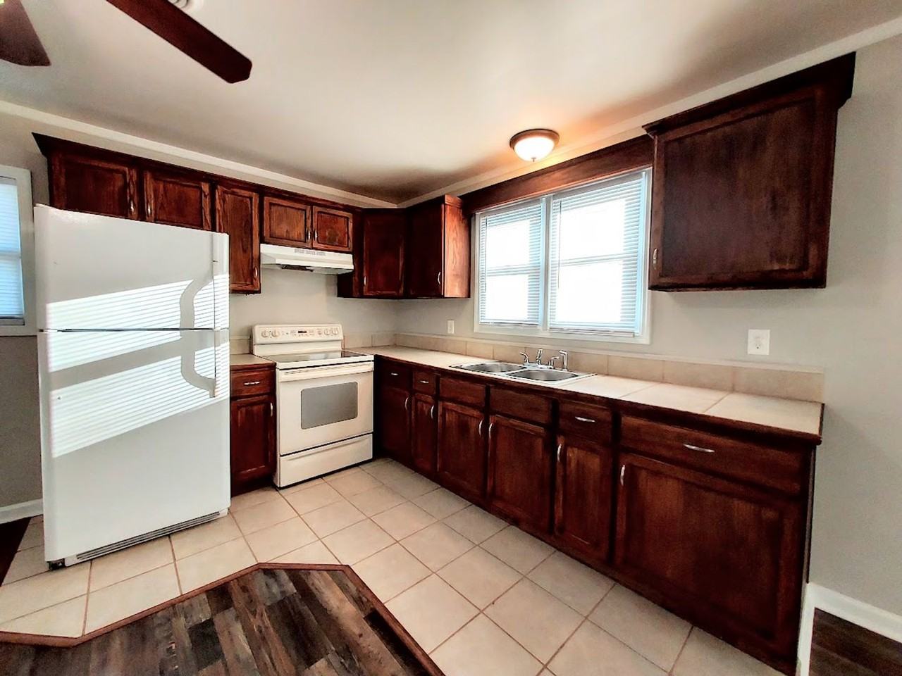 602 Tripp St - Photo 6 of 11